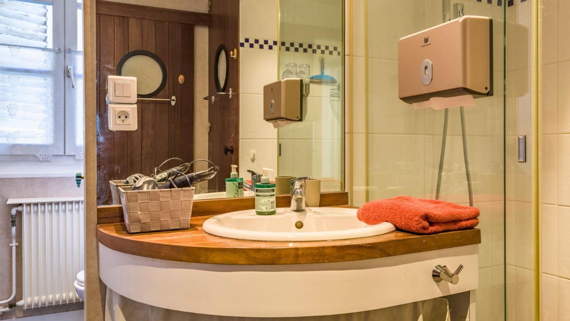 Chambre Privee Confort Charme Hypercentre Chez L'Habitant ทรัวส์ ภายนอก รูปภาพ